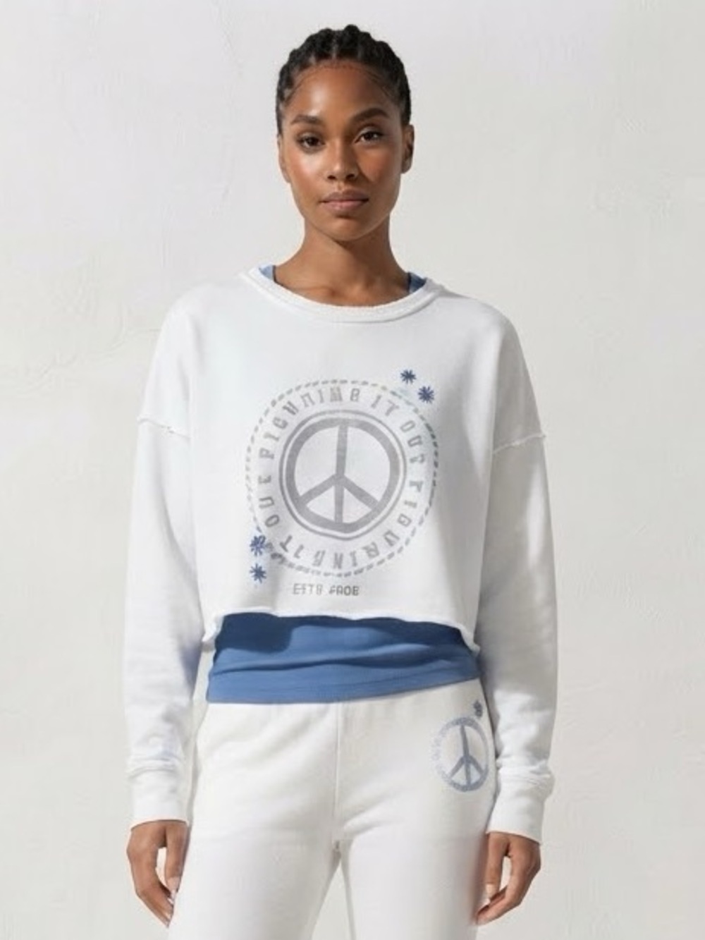Aerie Weekend Pretty Back Sweatshirt(Chest 58”
Length 19”)